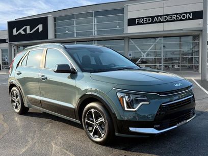 New 2025 Kia Niro SX