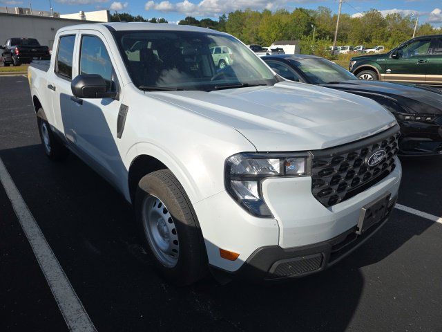 Used 2025 Ford Maverick XL FWD image 3