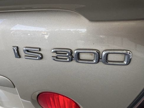 Used 2005 Lexus IS 300 image 10