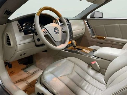 Used 2005 Cadillac XLR RWD image 28