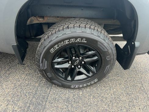 Used 2021 Chevrolet Silverado 1500 LT Trail Boss w/ Convenience Package II AWD/4WD image 8