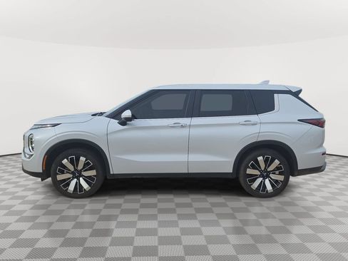 Used 2025 Mitsubishi Outlander SE AWD/4WD image 6
