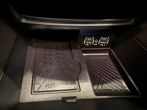 Used 2025 Chrysler Pacifica Limited image 30