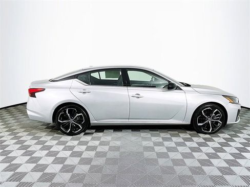 Used 2024 Nissan Altima 2.5 SR image 9