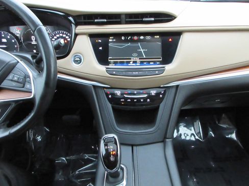 Used 2019 Cadillac XT5 Platinum image 43