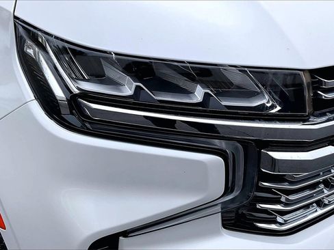 Used 2024 Chevrolet Suburban Premier image 32