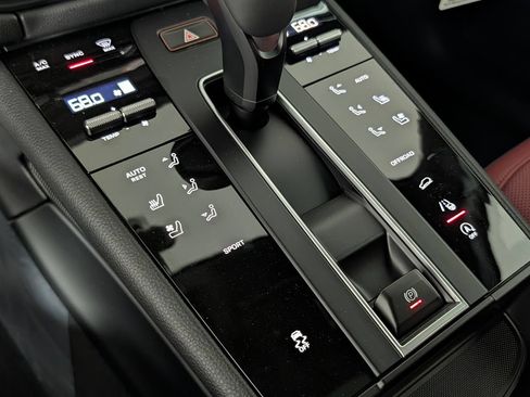New 2026 Porsche Macan AWD/4WD image 34