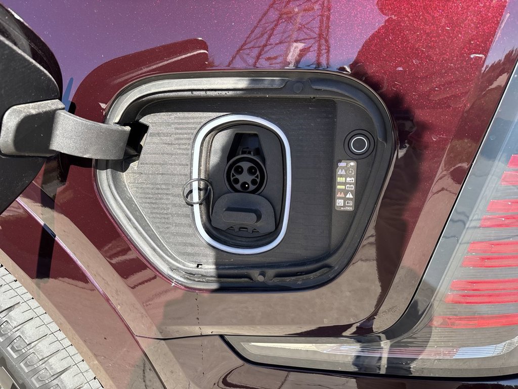 Used 2026 Cadillac Escalade IQ Sport 1 w/ LPO, Floor Liner Package AWD/4WD image 40
