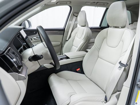 New 2026 Volvo XC90 T8 Ultra w/ Protection Package Premier AWD/4WD image 13