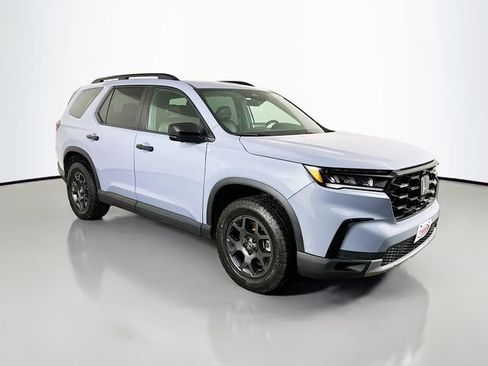 Certified 2023 Honda Pilot TrailSport image 18