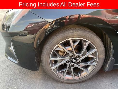 Used 2020 Hyundai Elantra Limited FWD image 2