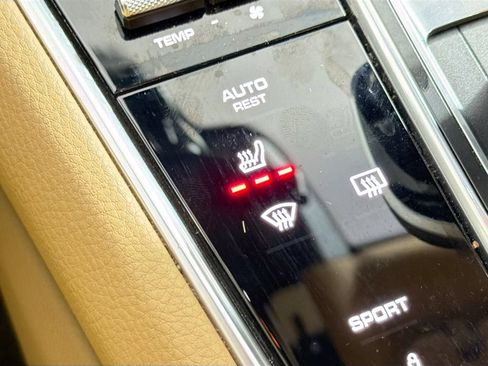 Used 2021 Porsche Panamera RWD image 20