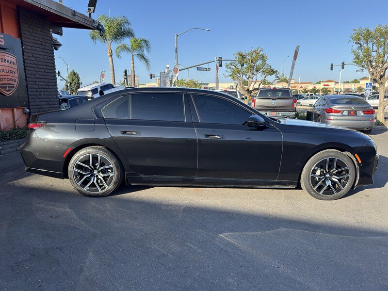 Used 2025 BMW i7 eDrive50 w/ M Sport Package RWD image 19