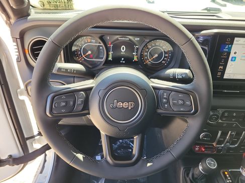 New 2026 Jeep Gladiator Mojave w/ Safety Group AWD/4WD image 17