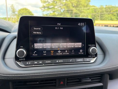 Used 2024 Nissan Rogue S AWD/4WD image 10