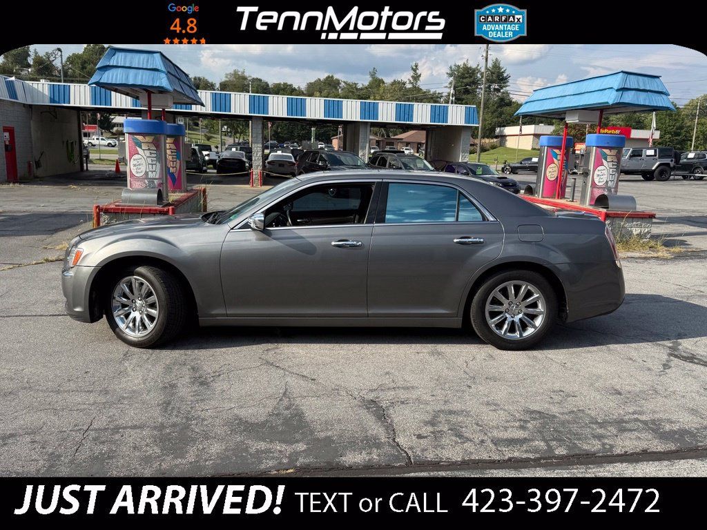 Used 2012 Chrysler 300 Limited RWD image 8