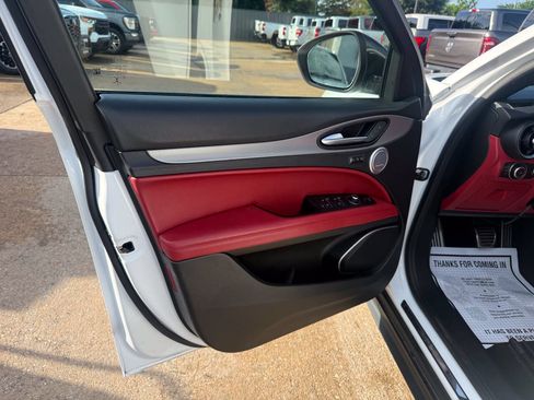 Used 2019 Alfa Romeo Stelvio Ti Sport w/ Quick Order Package 22S Sport AWD/4WD image 8