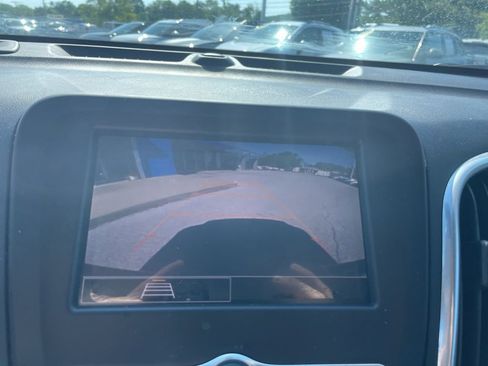 Used 2024 Chevrolet Equinox LT FWD image 11