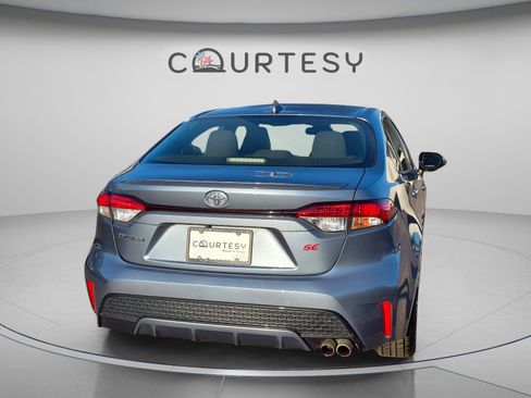Used 2021 Toyota Corolla SE FWD image 6