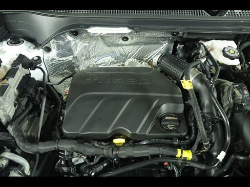 Used 2025 Chevrolet Trax LT w/ LT Convenience Package FWD image 19
