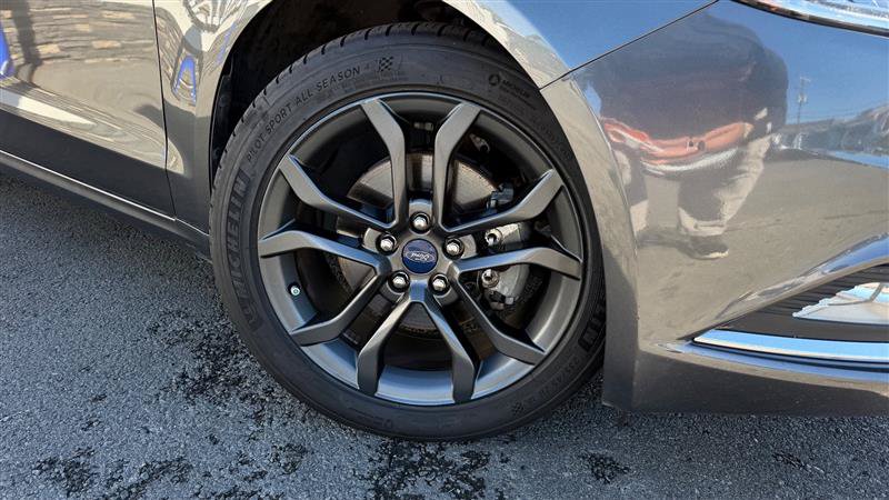 Used 2018 Ford Fusion SE w/ Equipment Group 201A FWD image 15