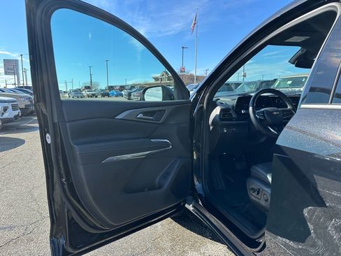 Used 2025 Chevrolet Traverse LT image 21