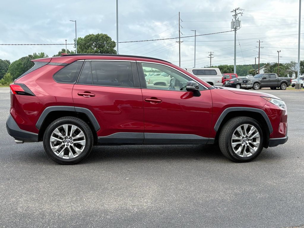 Used 2021 Toyota RAV4 XLE Premium FWD image 5