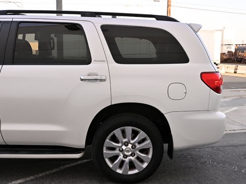Used 2014 Toyota Sequoia Platinum image 36