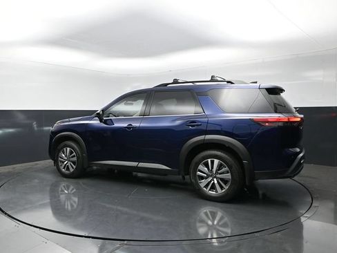 Used 2026 Nissan Pathfinder SL FWD image 2
