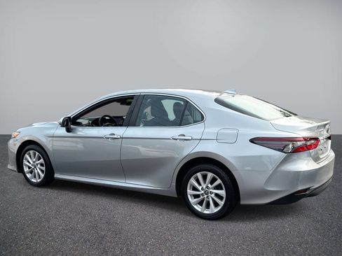 Used 2022 Toyota Camry LE image 3