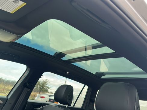 Used 2023 Volkswagen Tiguan SE R-Line image 15