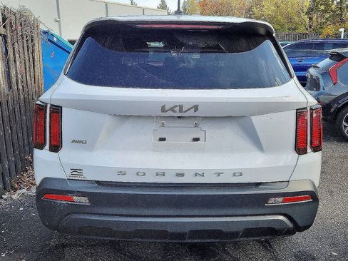 Used 2022 Kia Sorento LX image 8