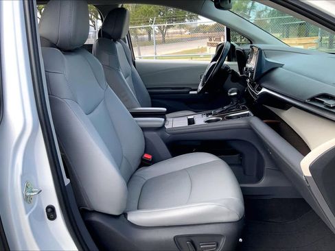 Used 2022 Toyota Sienna XLE image 7