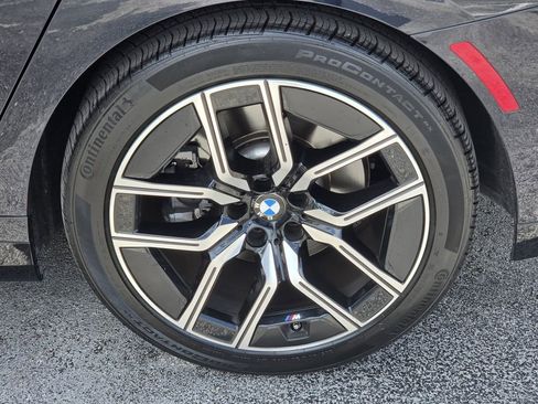 Used 2025 BMW 740i xDrive AWD/4WD image 7