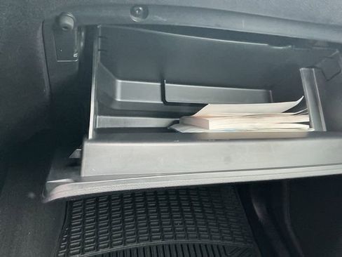 Used 2021 Ford Explorer XLT image 32