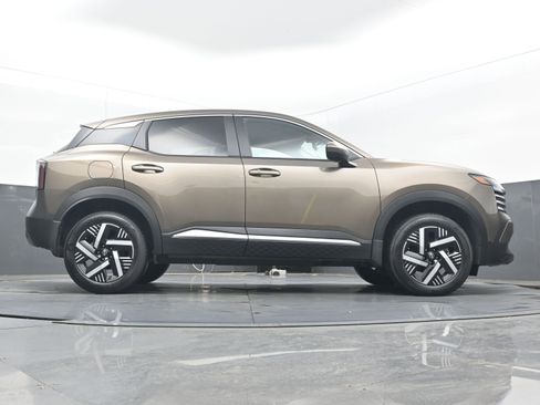 Certified 2025 Nissan Kicks SV image 18