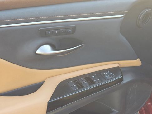 Used 2025 Lexus ES 350 w/ Premium Package image 10