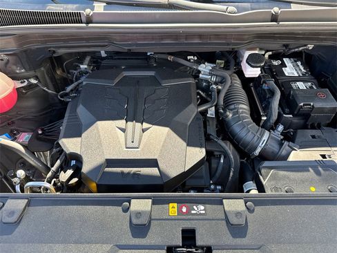 Used 2022 Kia Carnival LX image 8