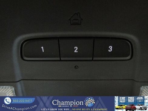 Used 2022 Chevrolet Traverse RS FWD image 43