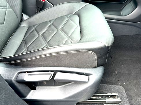 Used 2025 Volkswagen Atlas SE FWD image 26
