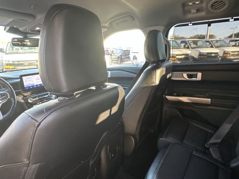 Used 2022 Ford Explorer Limited image 38