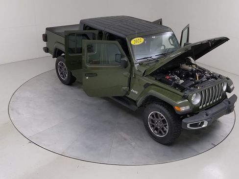 Used 2022 Jeep Gladiator Overland w/ Dual Top Group AWD/4WD image 46