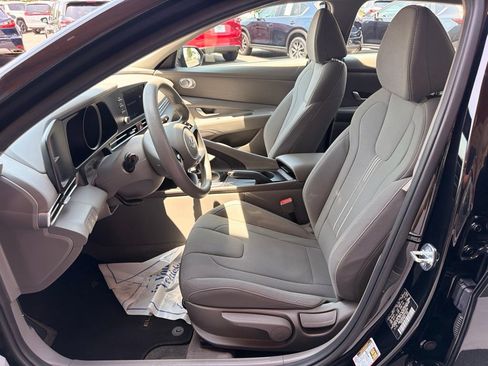 Used 2023 Hyundai Elantra SEL FWD image 10