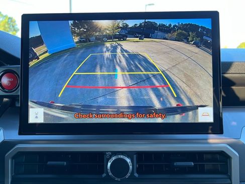 Used 2024 Toyota Tacoma TRD Off-Road image 23