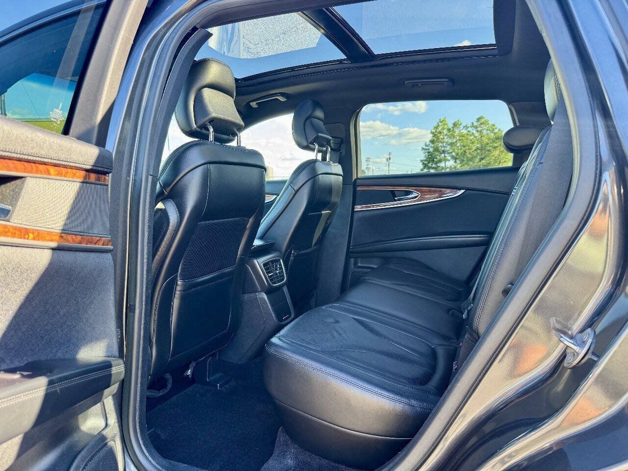 Used 2017 Lincoln MKX Reserve FWD image 9