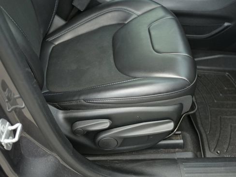 Used 2019 Jeep Cherokee Latitude Plus AWD/4WD image 58