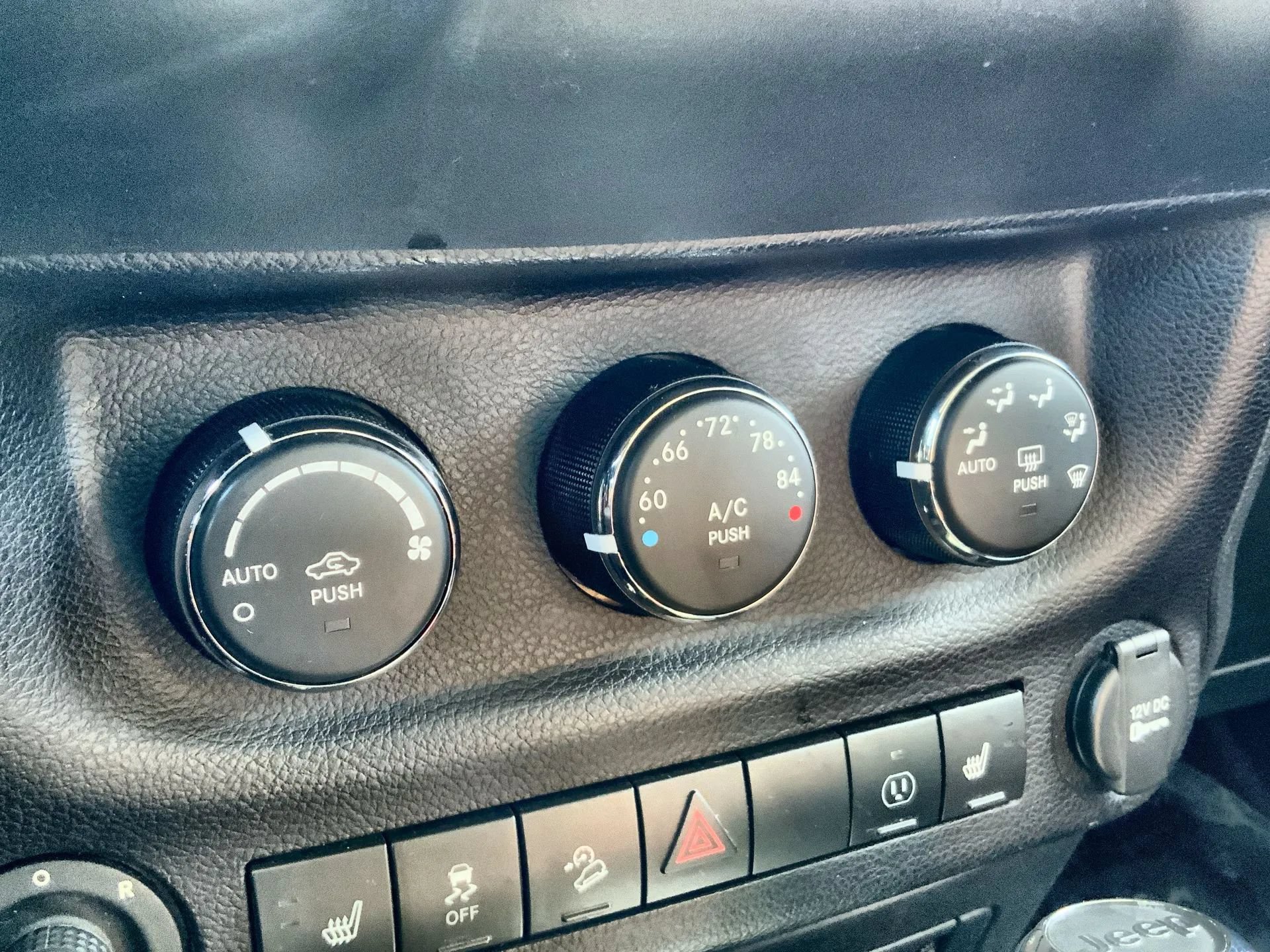 Used 2016 Jeep Wrangler Sahara w/ Connectivity Group AWD/4WD image 16