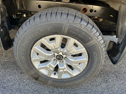 Used 2023 Nissan Frontier SV w/ SV Convenience Package image 32