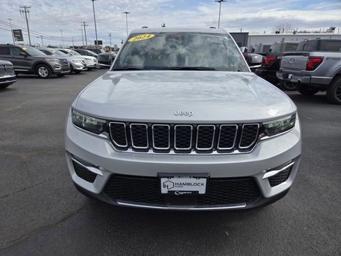 Used 2024 Jeep Grand Cherokee Limited image 3