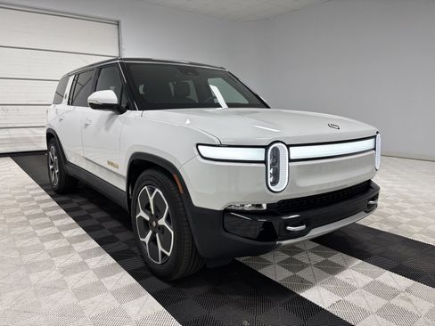 Used 2024 Rivian R1S Adventure AWD/4WD image 7